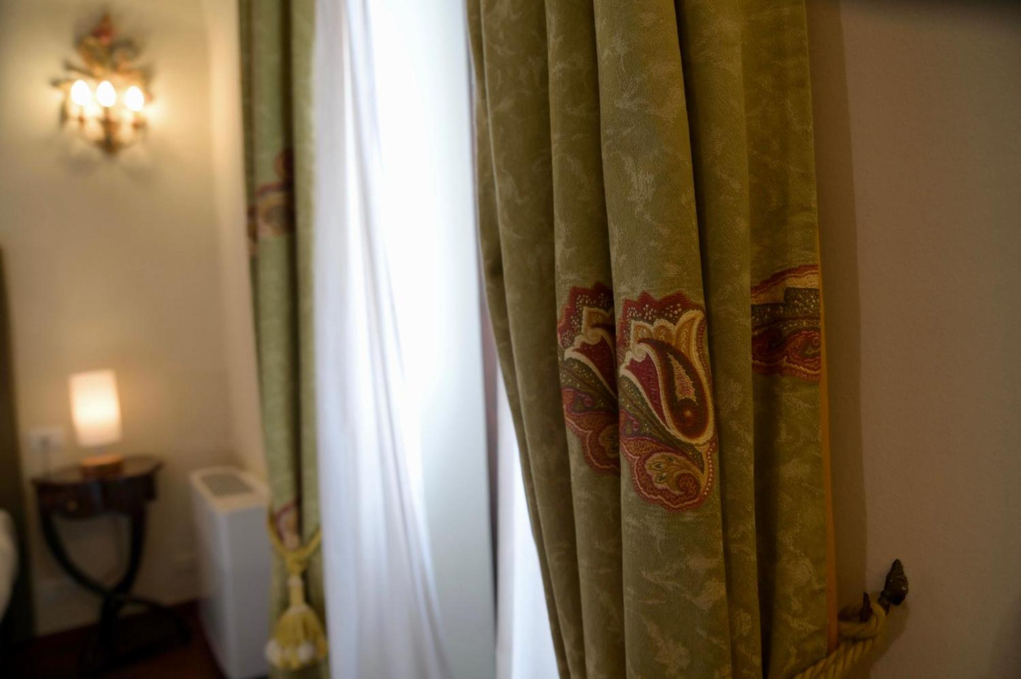 Dimora Conte Cavour Hotel แวร์เชลลี ภายนอก รูปภาพ