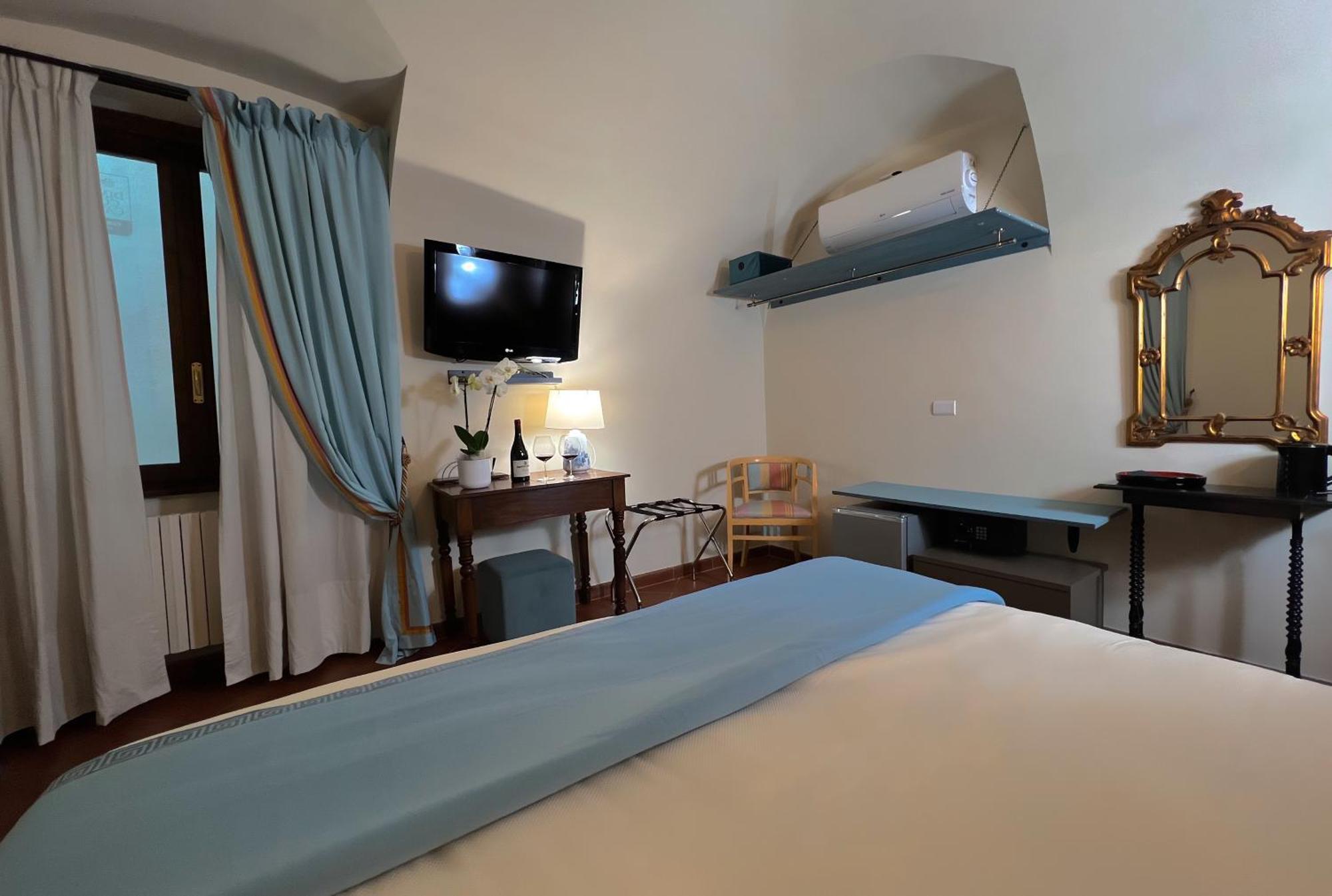 Dimora Conte Cavour Hotel แวร์เชลลี ภายนอก รูปภาพ