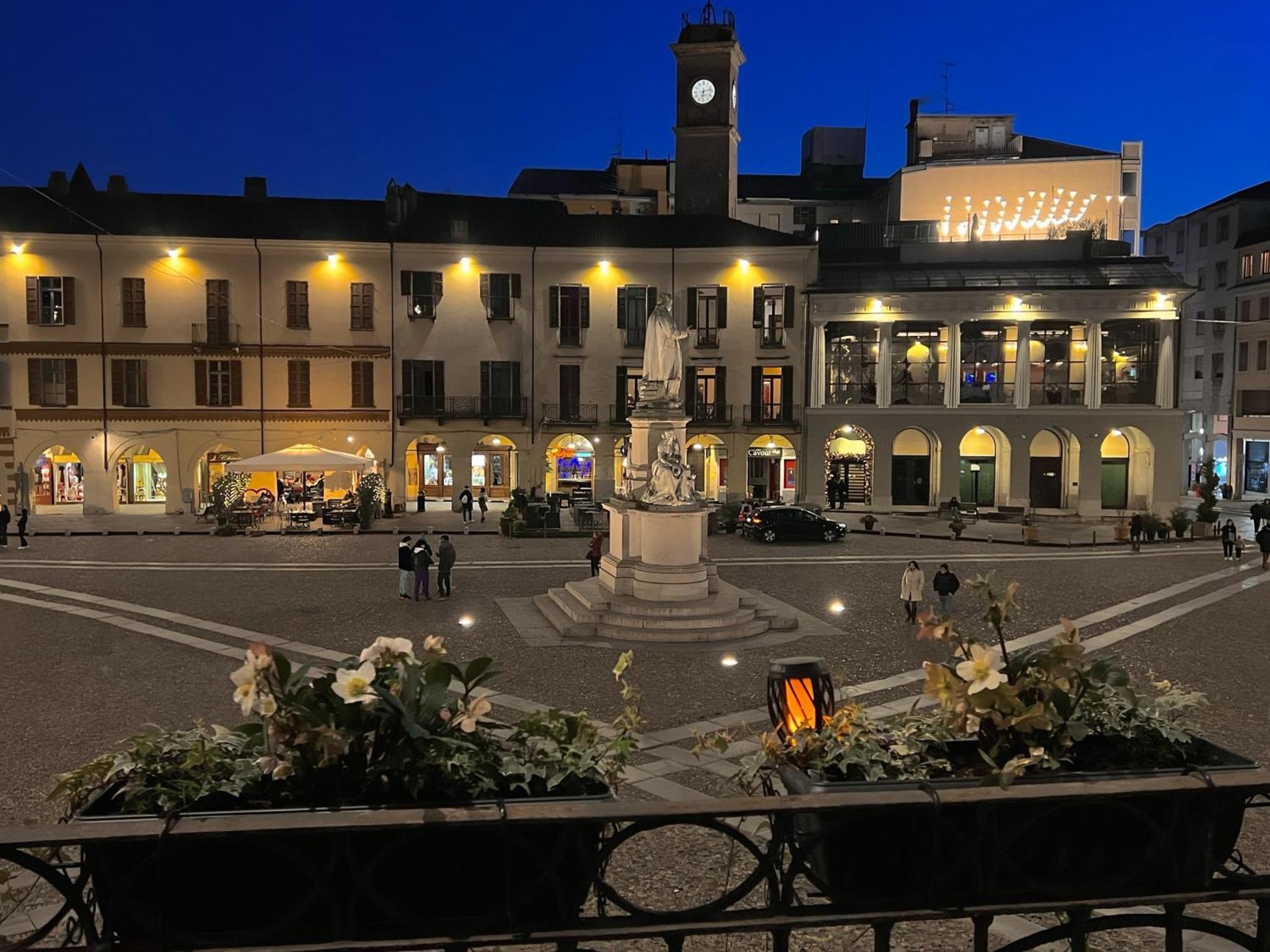 Dimora Conte Cavour Hotel แวร์เชลลี ภายนอก รูปภาพ