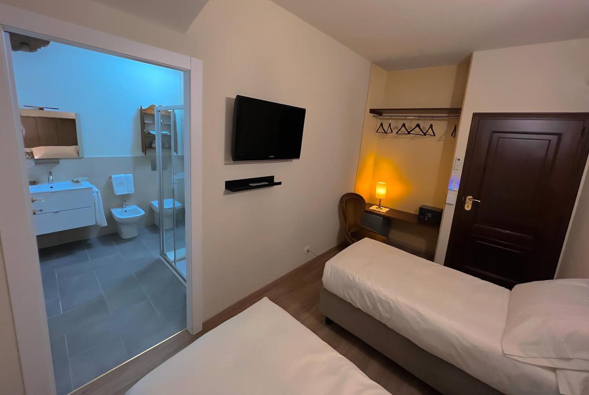 Dimora Conte Cavour Hotel แวร์เชลลี ห้อง รูปภาพ