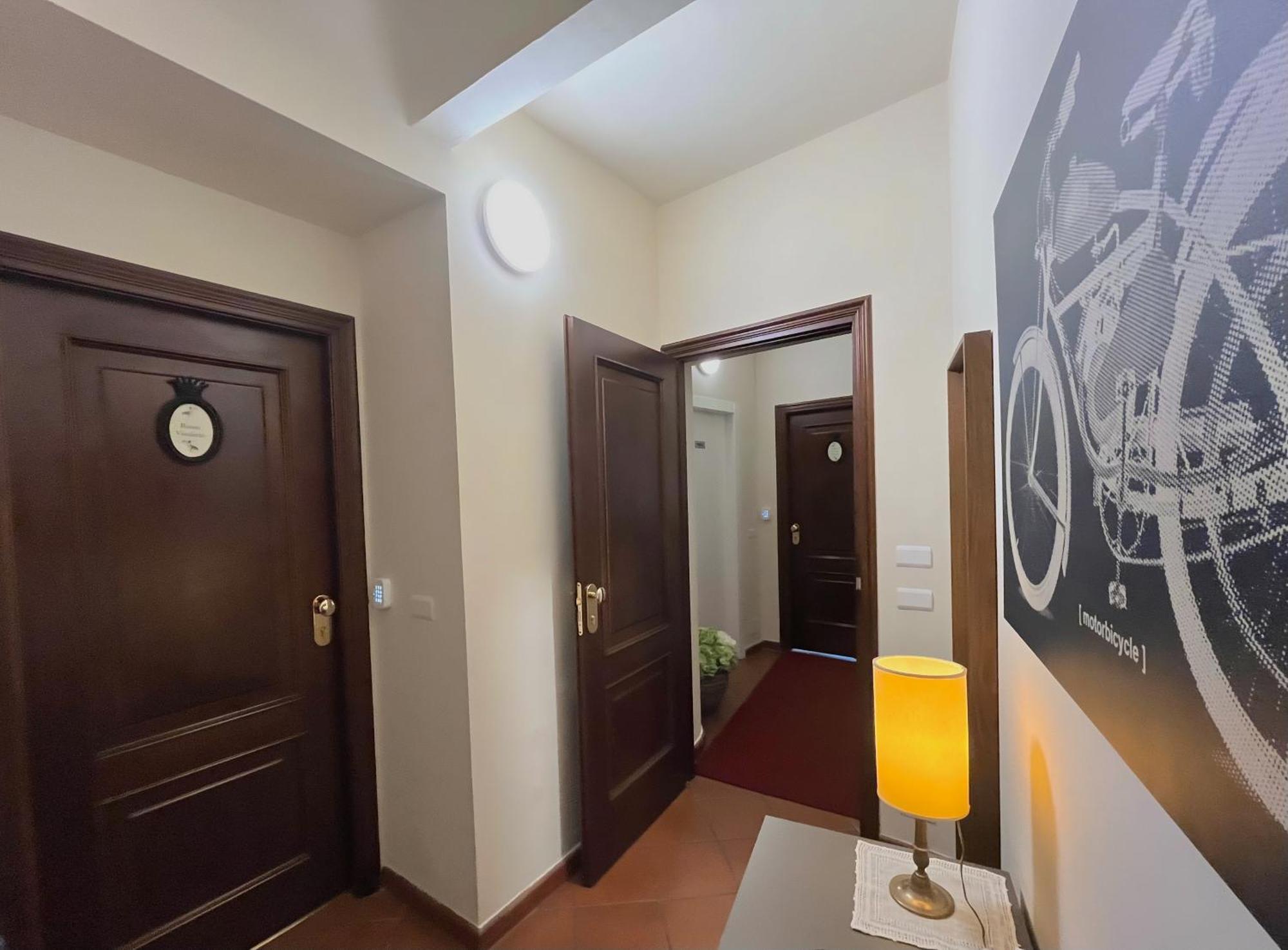Dimora Conte Cavour Hotel แวร์เชลลี ภายนอก รูปภาพ