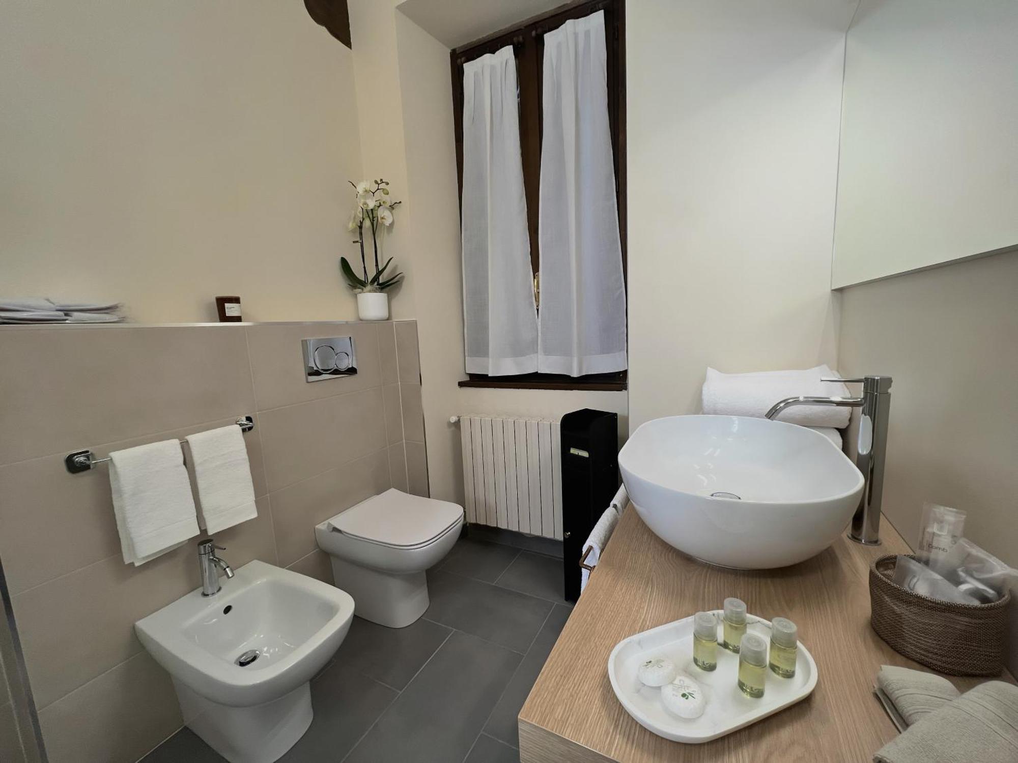 Dimora Conte Cavour Hotel แวร์เชลลี ภายนอก รูปภาพ