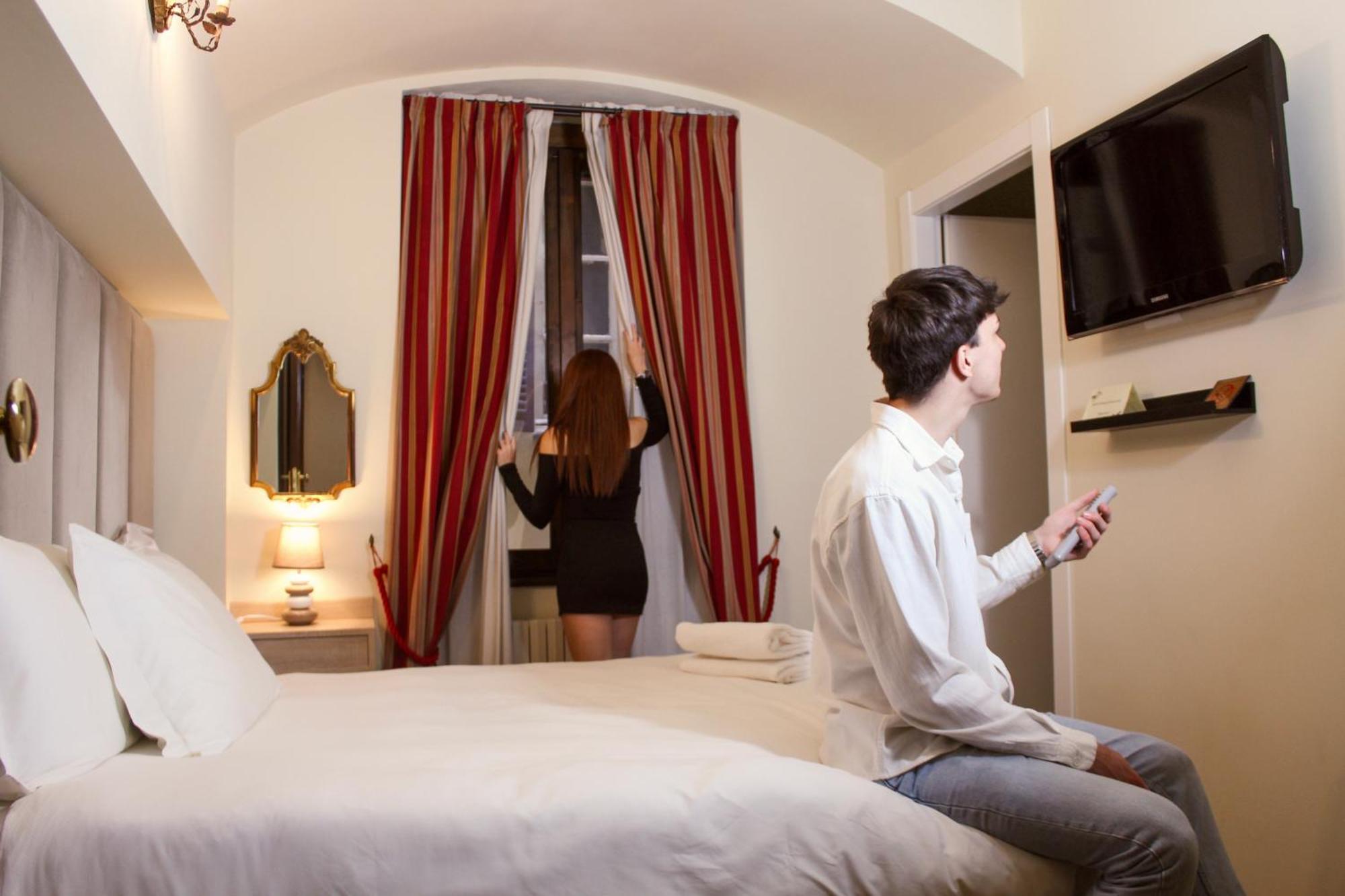 Dimora Conte Cavour Hotel แวร์เชลลี ภายนอก รูปภาพ