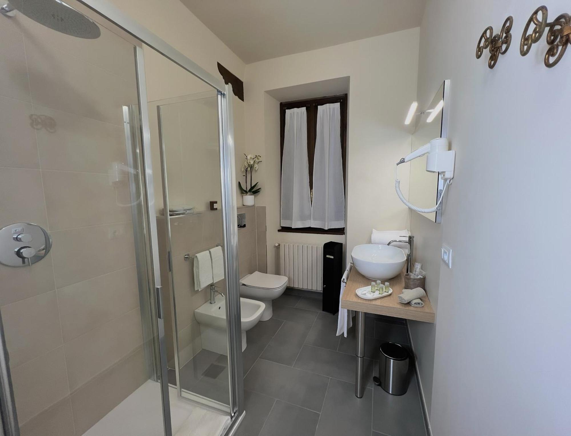 Dimora Conte Cavour Hotel แวร์เชลลี ภายนอก รูปภาพ