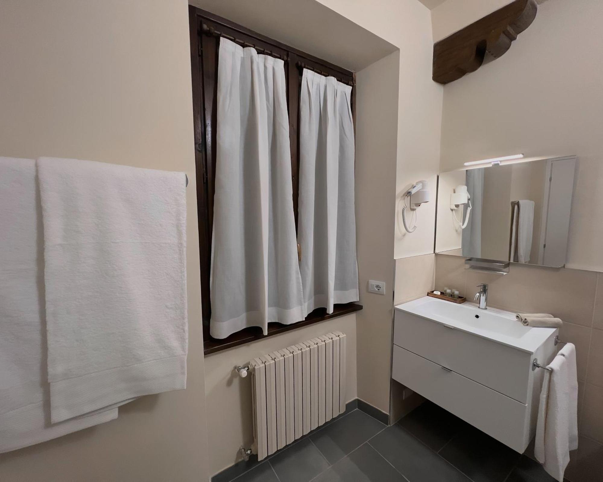 Dimora Conte Cavour Hotel แวร์เชลลี ห้อง รูปภาพ