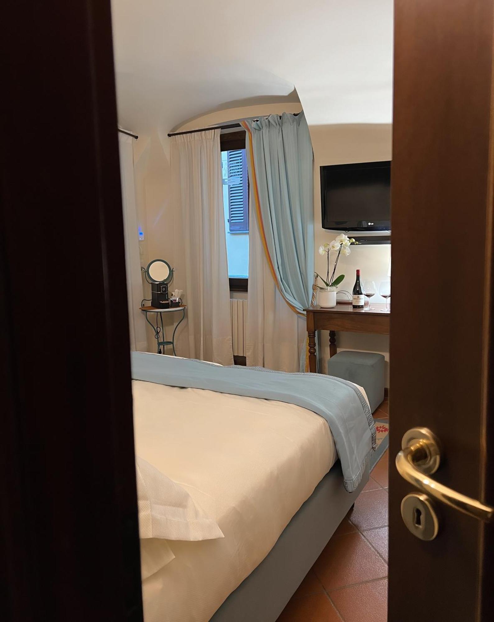 Dimora Conte Cavour Hotel แวร์เชลลี ห้อง รูปภาพ