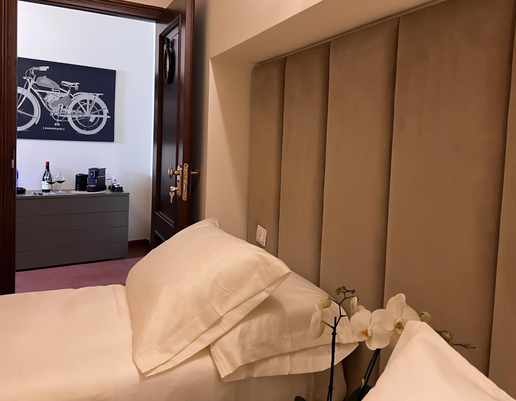 Dimora Conte Cavour Hotel แวร์เชลลี ห้อง รูปภาพ