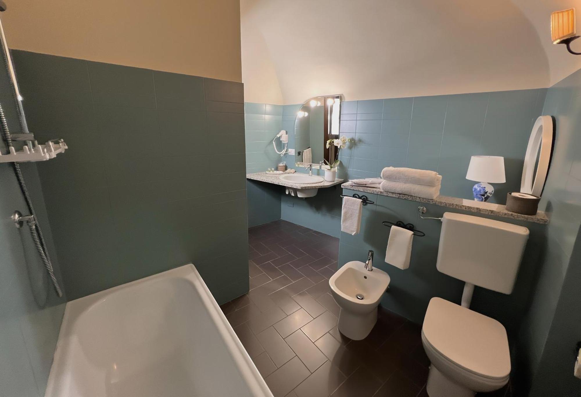 Dimora Conte Cavour Hotel แวร์เชลลี ห้อง รูปภาพ