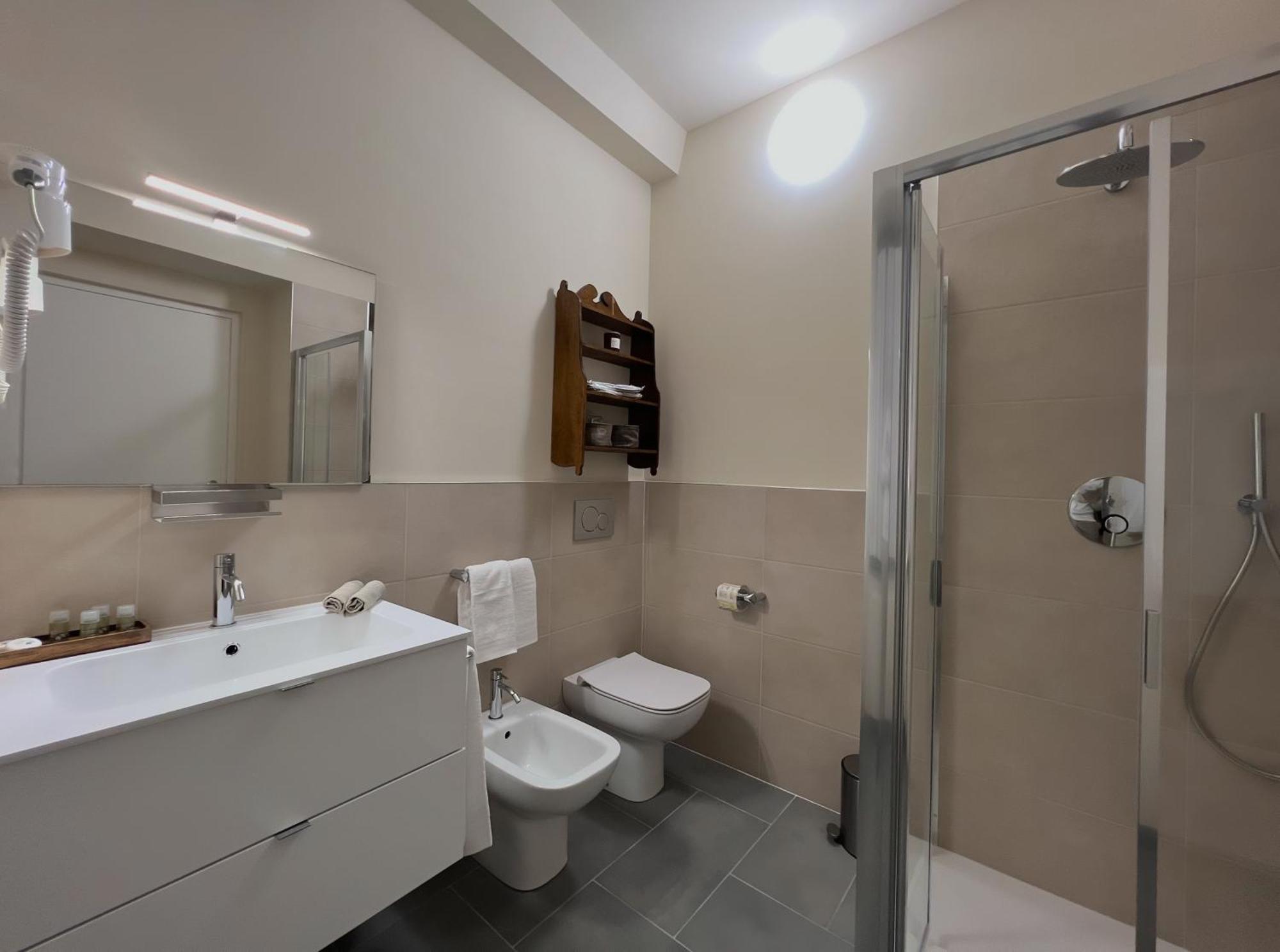 Dimora Conte Cavour Hotel แวร์เชลลี ภายนอก รูปภาพ