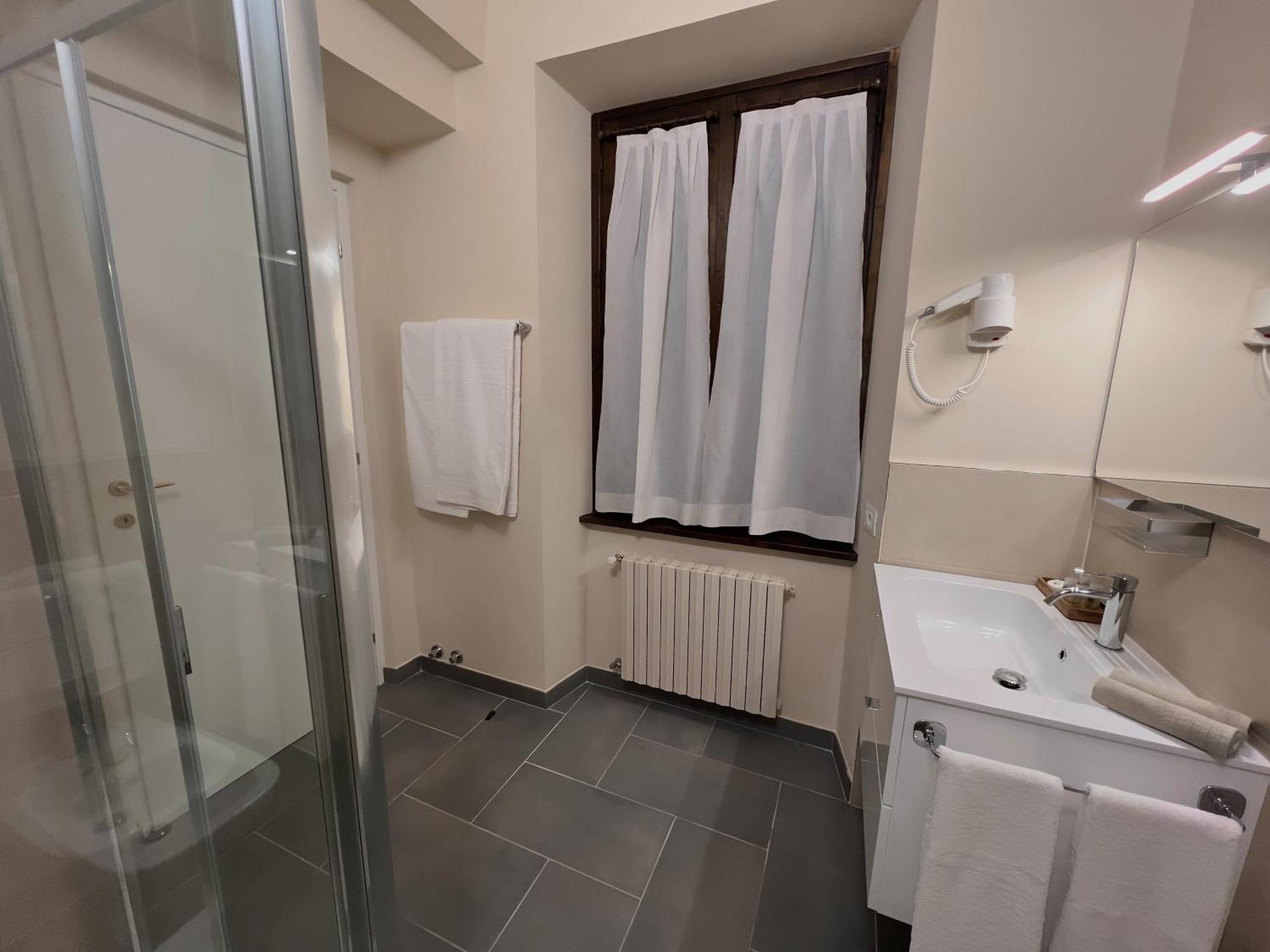 Dimora Conte Cavour Hotel แวร์เชลลี ห้อง รูปภาพ