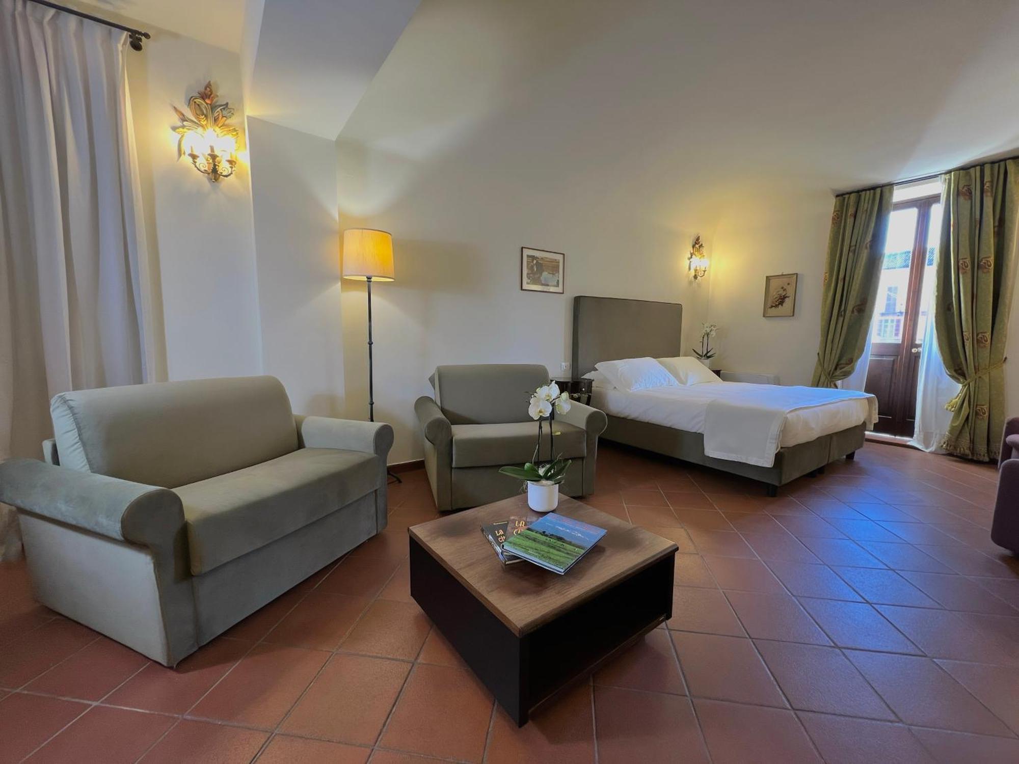 Dimora Conte Cavour Hotel แวร์เชลลี ภายนอก รูปภาพ