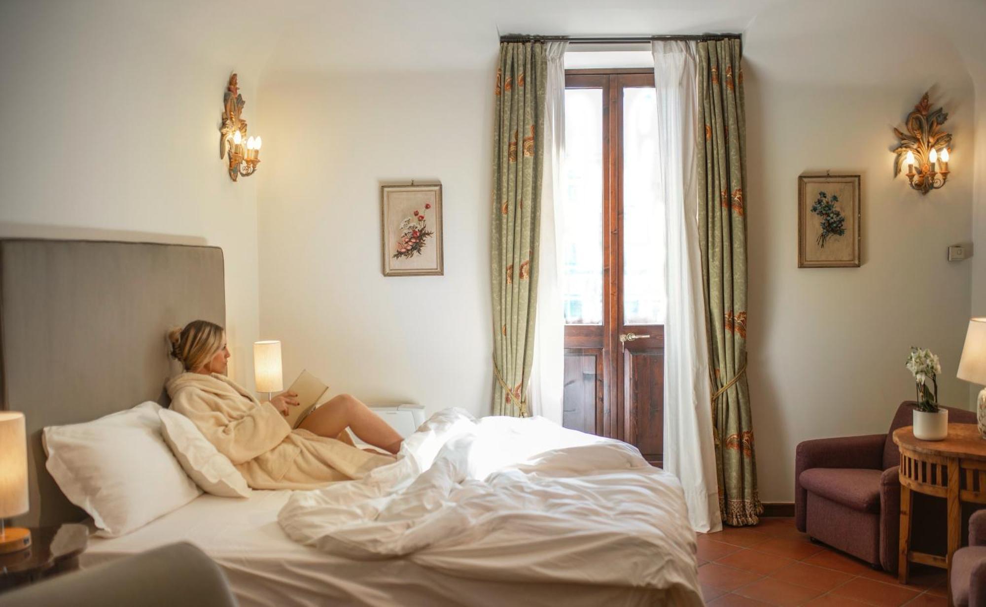 Dimora Conte Cavour Hotel แวร์เชลลี ภายนอก รูปภาพ